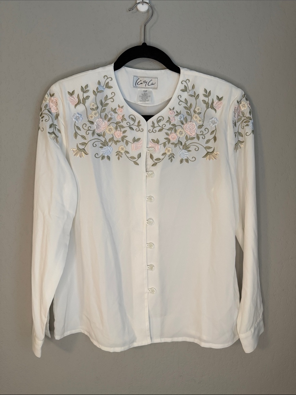 Vintage White Embroidered Floral Blouse Rose Buttons Delicate Bridal
